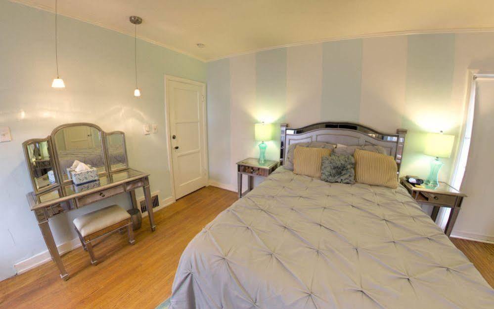 Cinema Hsr19-19-001050 Bed & Breakfast